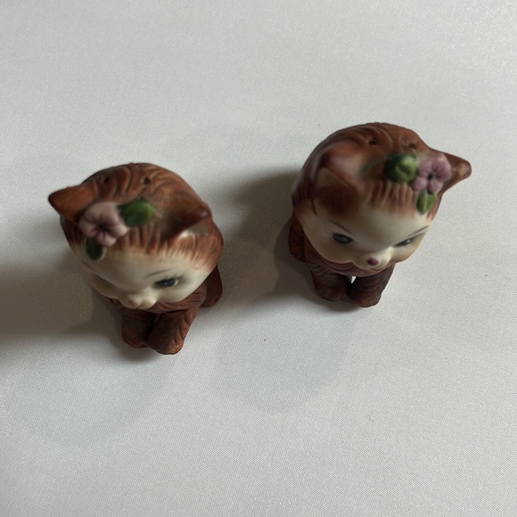 Cat Kitten 2 1/2 Inch Salt and Pepper Shakers Ceramic Made in Korea Adorable🆕 - Picture 4 of 12